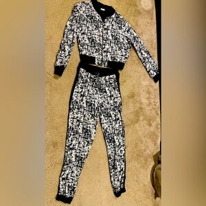 Hollister Co. Women's Black and White Jacket and Joggers